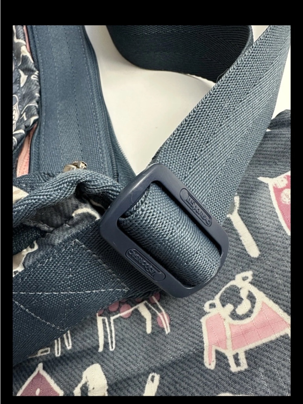 LeSportsac Deluxe Everyday Bag Expandable Fun Dog Print Bow Wow Bag Crossbody - Picture 2 of 11